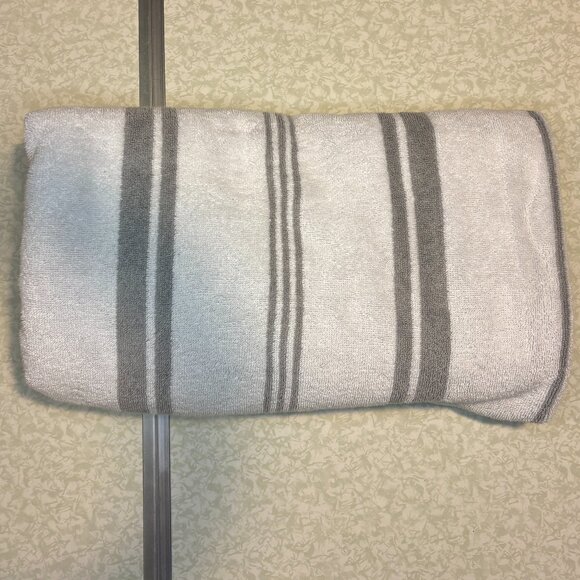 Threshold Striped Bath Sheet / Beach Towel - Picture 1 of 2